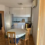 Apartment Pius Zagreb With The Garage